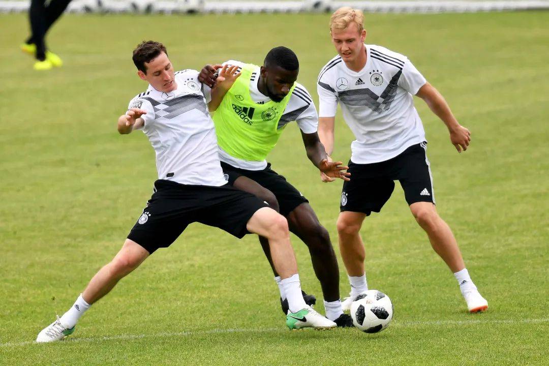 德国队主场战平匈牙利,晋级态势不妙,稳步上升 德国队主场战平匈牙利,晋级态势不妙,稳步上升