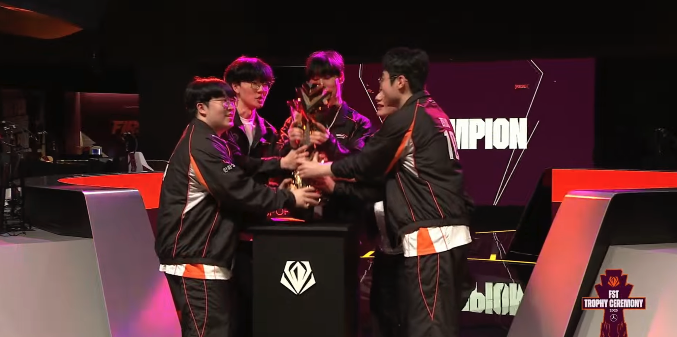 EDG碾压HLE,Ruler团战一打五峡谷大战半决赛,留下经典瞬间 EDG碾压HLE,Ruler团战一打五峡谷大战半决赛,留下经典瞬间