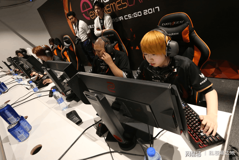 开云APP-RNG力克FLY，Zeus单局斩获MVP激烈交锋全球总决赛，强势挺进下一轮