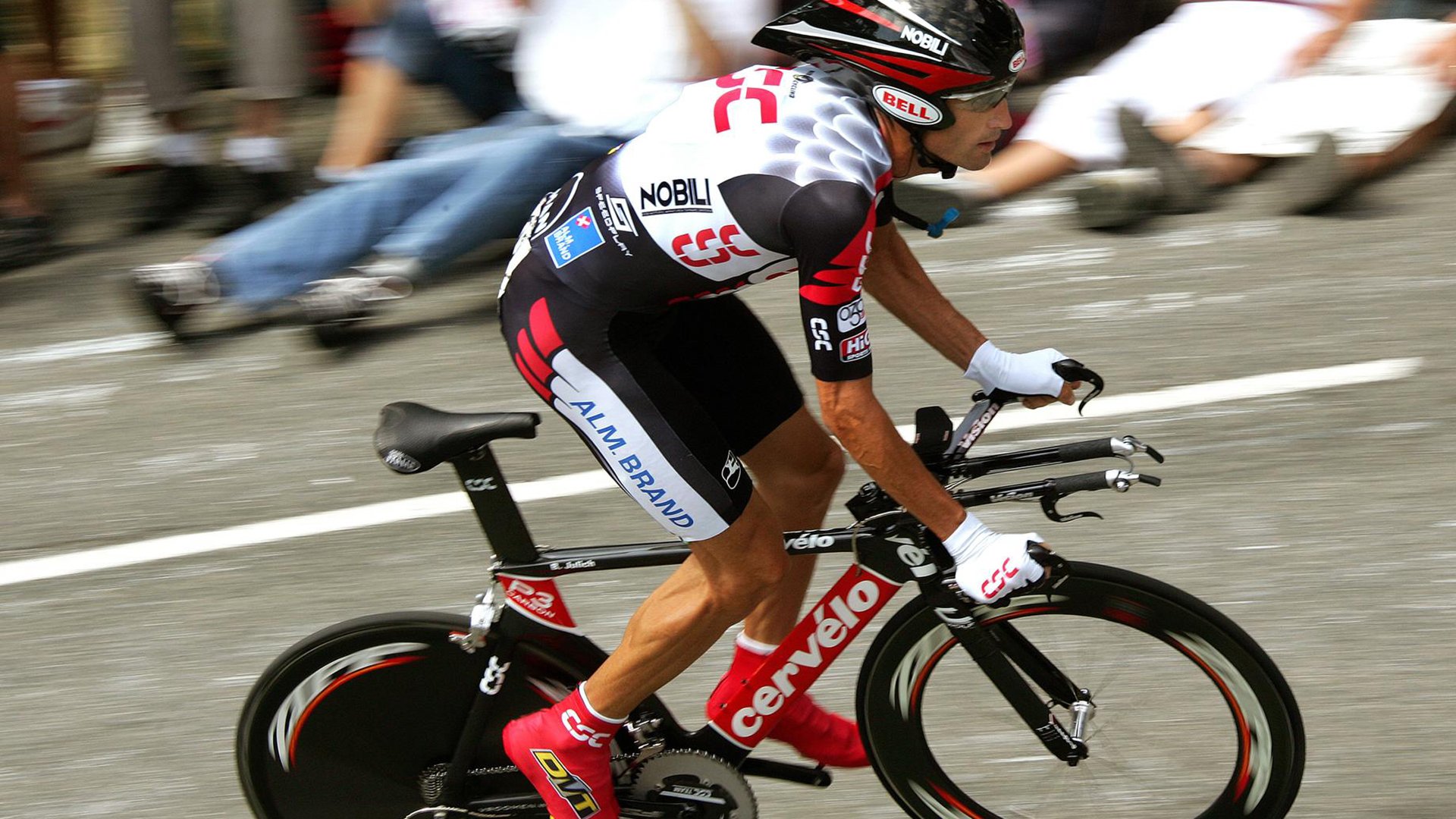 足球世界沸腾！墨西哥黑马逆袭巴萨，弗拉霍维奇天神下凡统治赛场