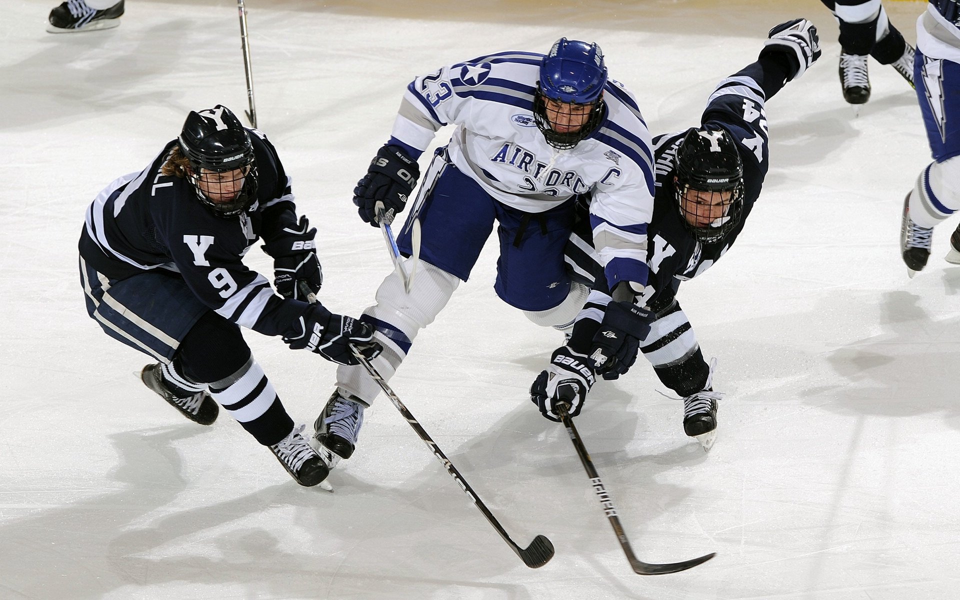 开云下载-F1新赛季战术教科书，新西兰防守铁幕如何绞杀雷恩的冠军梦？