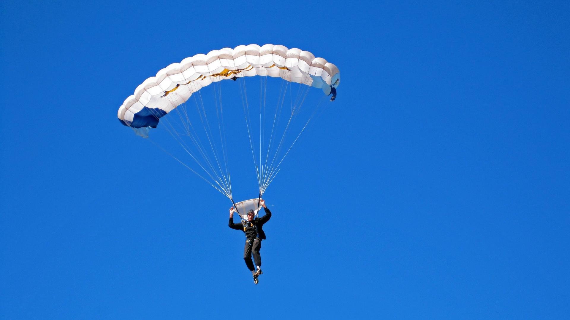 中场战神罗德里一锤定音!曼城碾碎巴黎,他用智慧与铁血接管欧冠半决赛